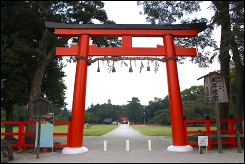 上賀茂神社の門の画像